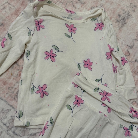 Carters baby girl set - Picture 2 of 3